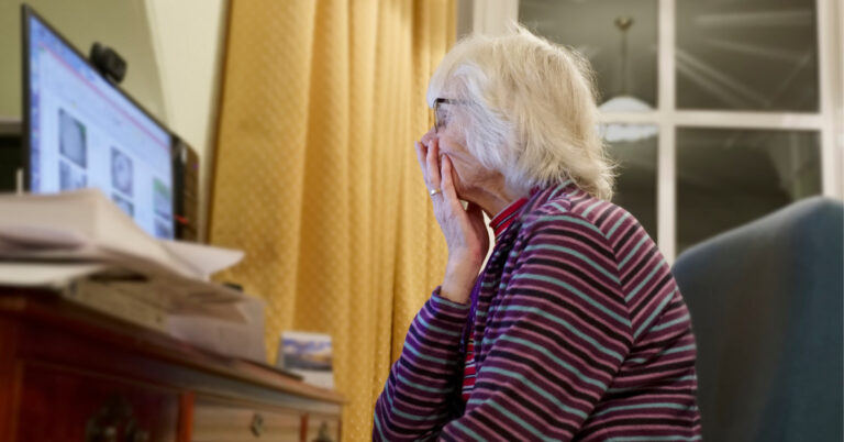 Warning Signs of Senior Financial Issues
